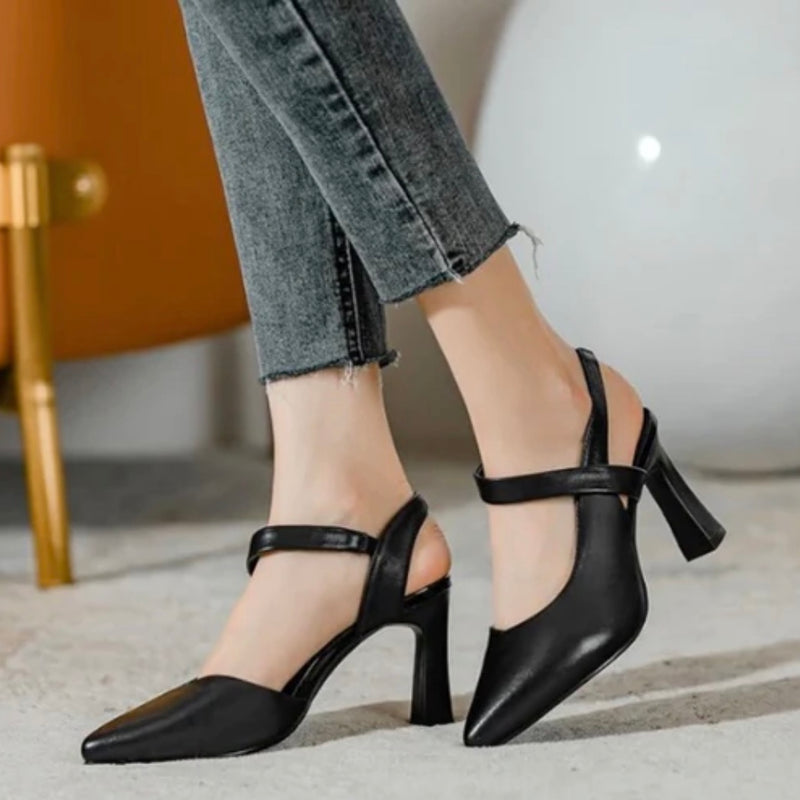Scarpin de Couro - Salto Bloco Confortável (Promoção Mês do Consumidor)